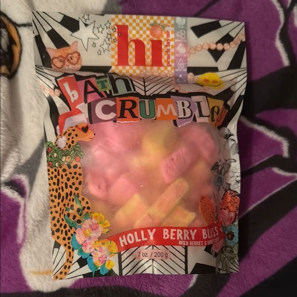 Holly Berry Bliss Bath Crumbles - Picture 1 of 1